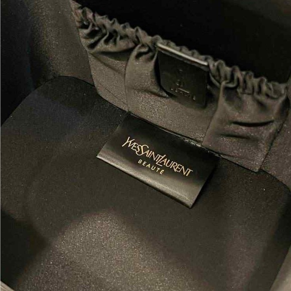 Yves Saint Laurent Black Quilted VIP - GWP Beaute Cosmetic Case. Limited edition - Picture 7 of 17